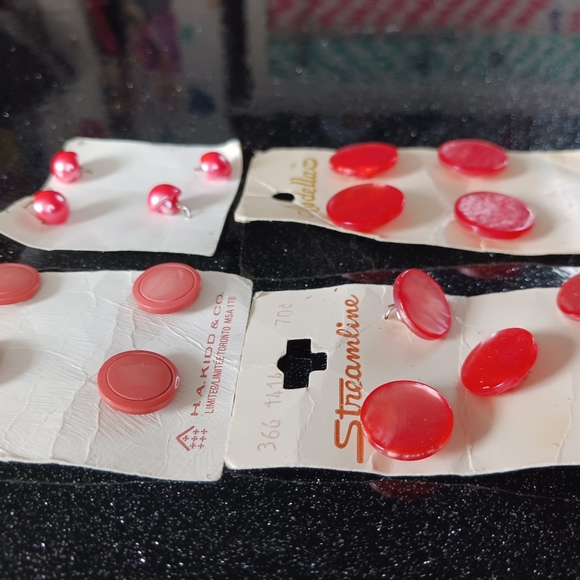 Peachy-Pinky-Red Vintage Button Bundle. - Picture 2 of 4